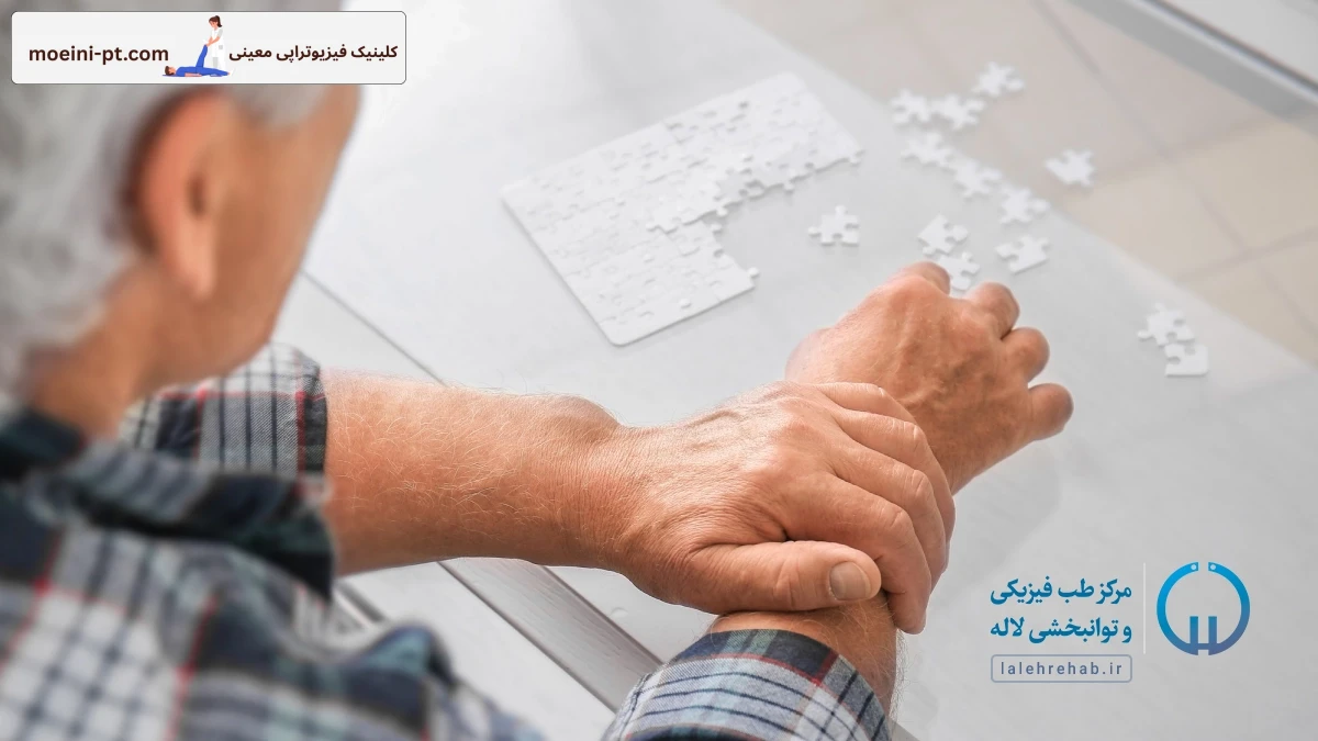 از عوارض بیماری پارکینسون می‌توان به لرزش دست اشاره کرد.